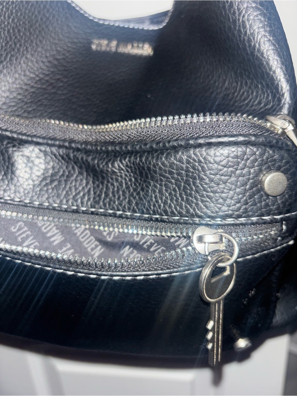 Viral Steve Madden Black Shoulder Bag with Silver Hardware✨ - Picture 4 of 7